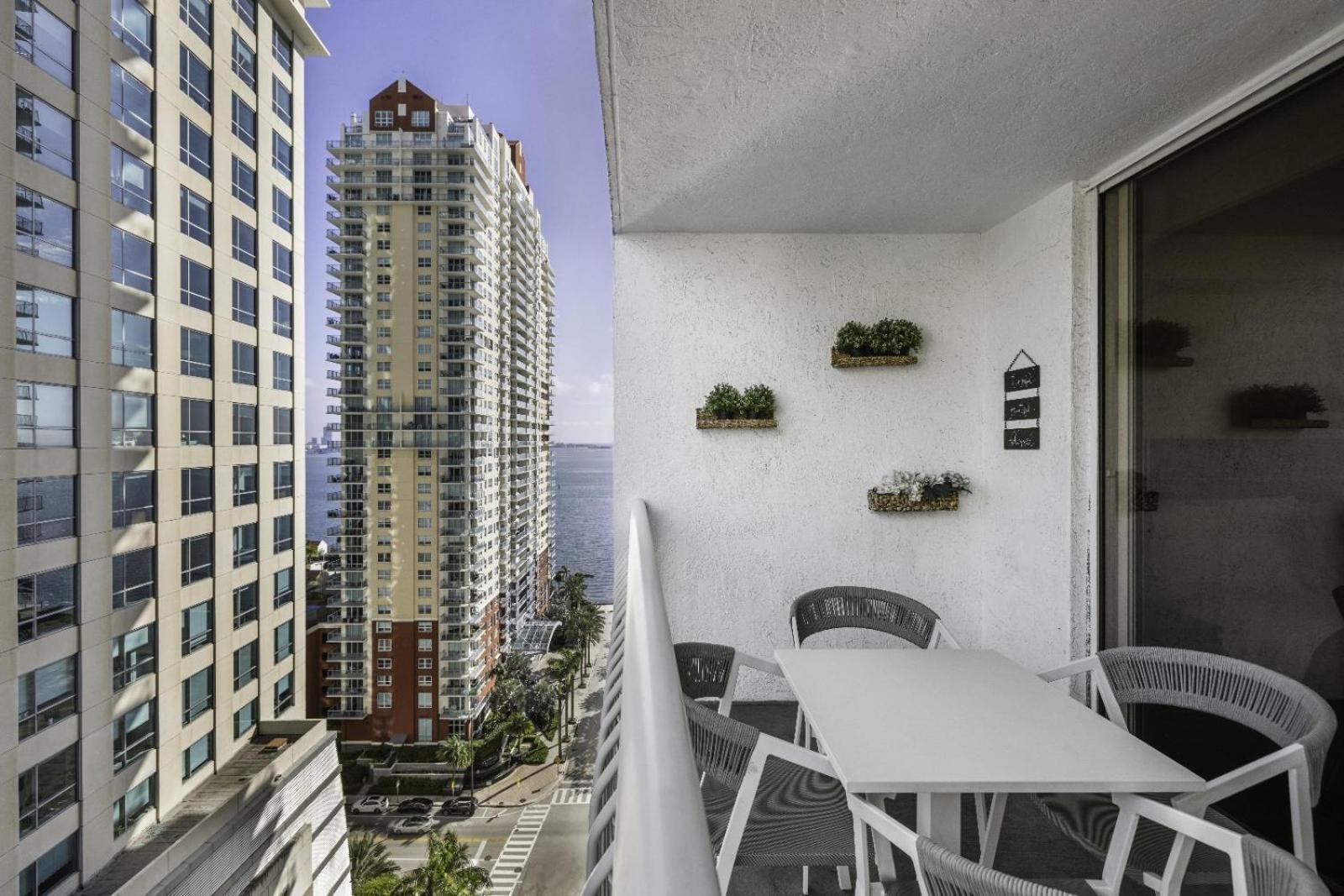 Studios In Brickell With Pool, Gym, Free Parking And Game Room Μαϊάμι Δωμάτιο φωτογραφία